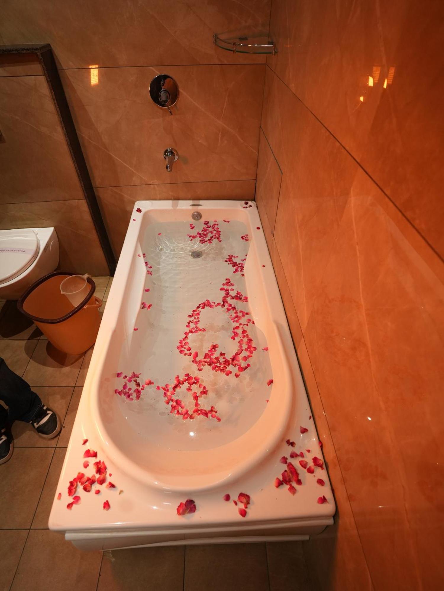 Hotel Pearl Wood Zirakpur Buitenkant foto